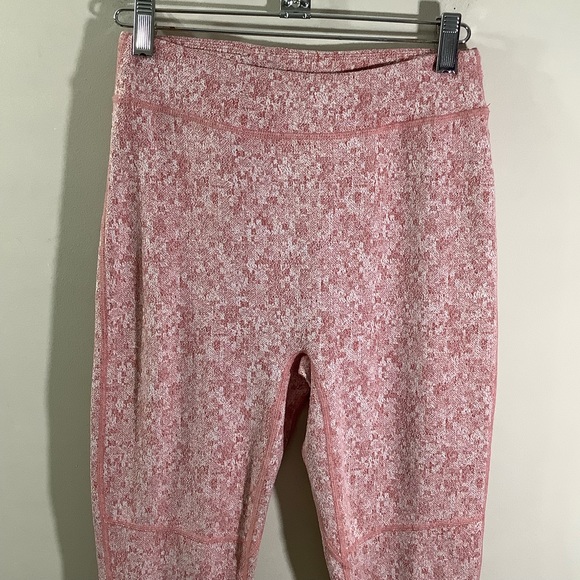 Gymshark Women’s Fleur Textured Mid-rise Gym Leggings - Picture 2 of 6